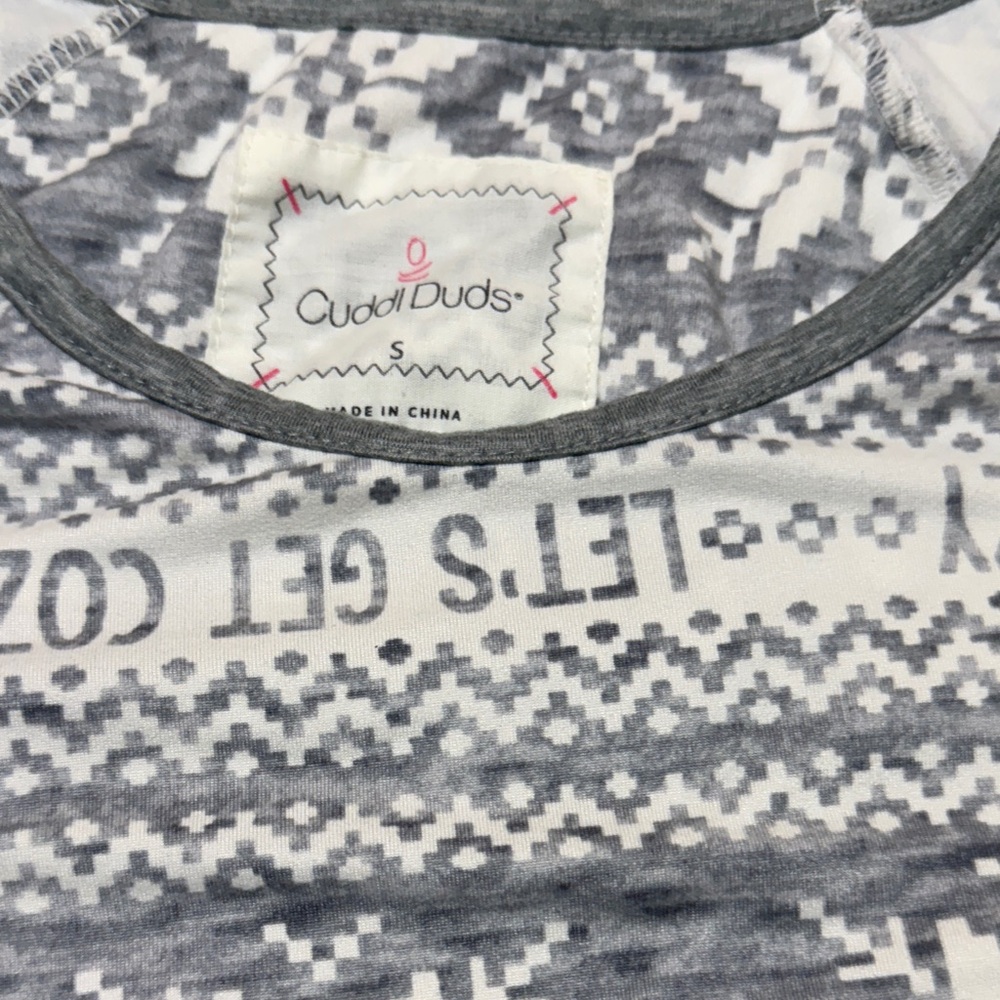 Cuddl Duds Black and White Geometric Top